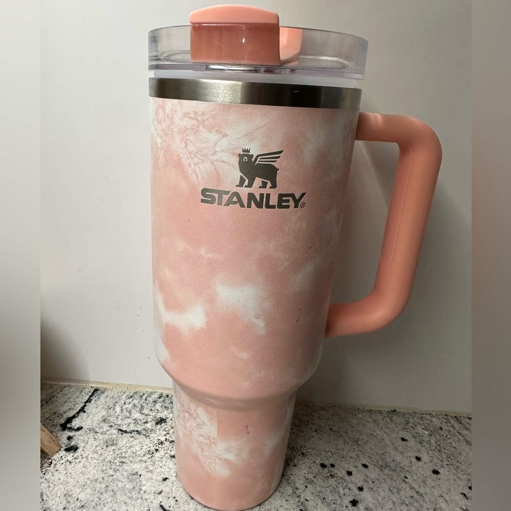 GENTLY USED STANLEY Quencher Tumbler 40 oz - Peach Tie Dye ✨ Limited Edition ✨